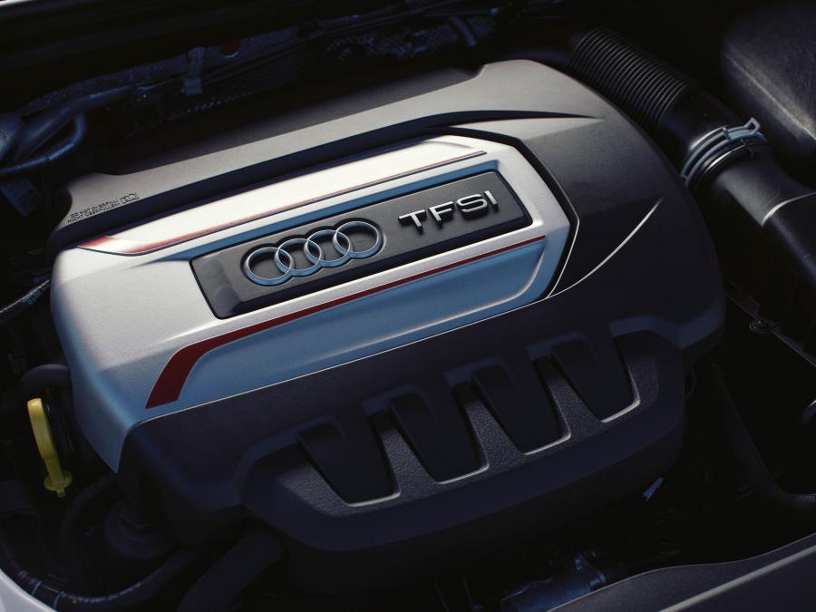 Моторный отсек Audi S3 Sedan (8V) 2014 года  (AU) (фото 15 из 22)